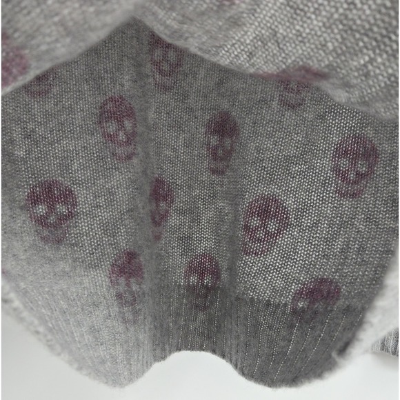 Skull Cashmere Sweater Size Medium Riley Grey Burgundy Skulls V Neck - Picture 12 of 16